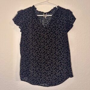 Anne Klein, Lightweight Flutter Sleeve Blouse, Size M